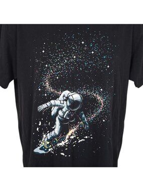 Snowboarding Astronaut T Shirt Mens Size Large Black Into The AM Planets Space